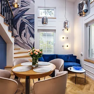 Tyzenhauz Siemiradzkiego Street Apartment